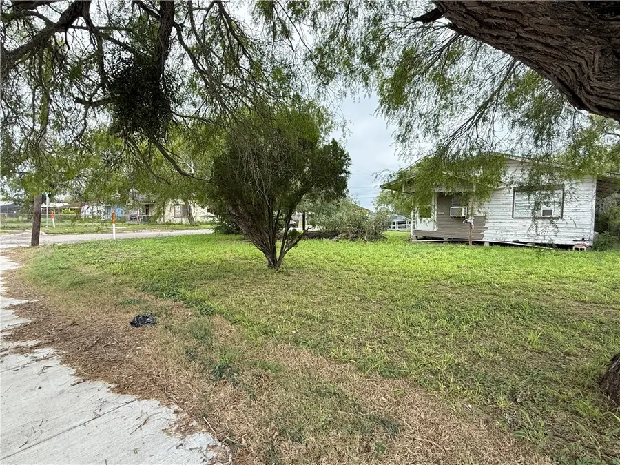 1402 E Kenedy Avenue, Kingsville, TX 78363 - Image #2