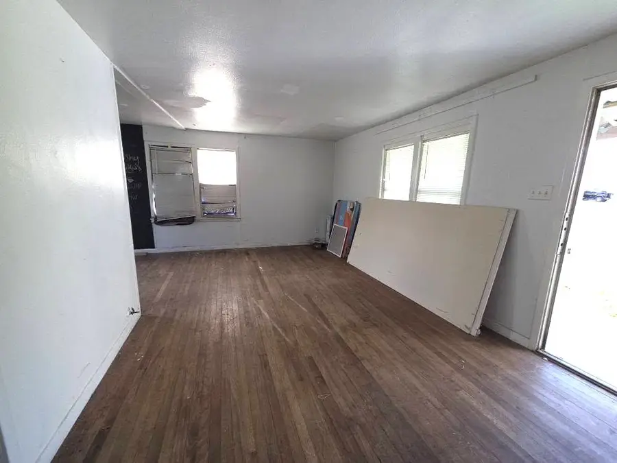 231 W C Avenue, Kingsville, TX 78363 - Image #2