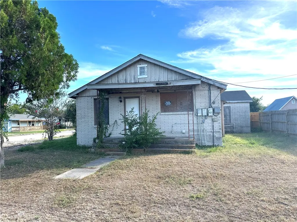 321 N Lee Street, Mathis, TX 78368 - Image #1