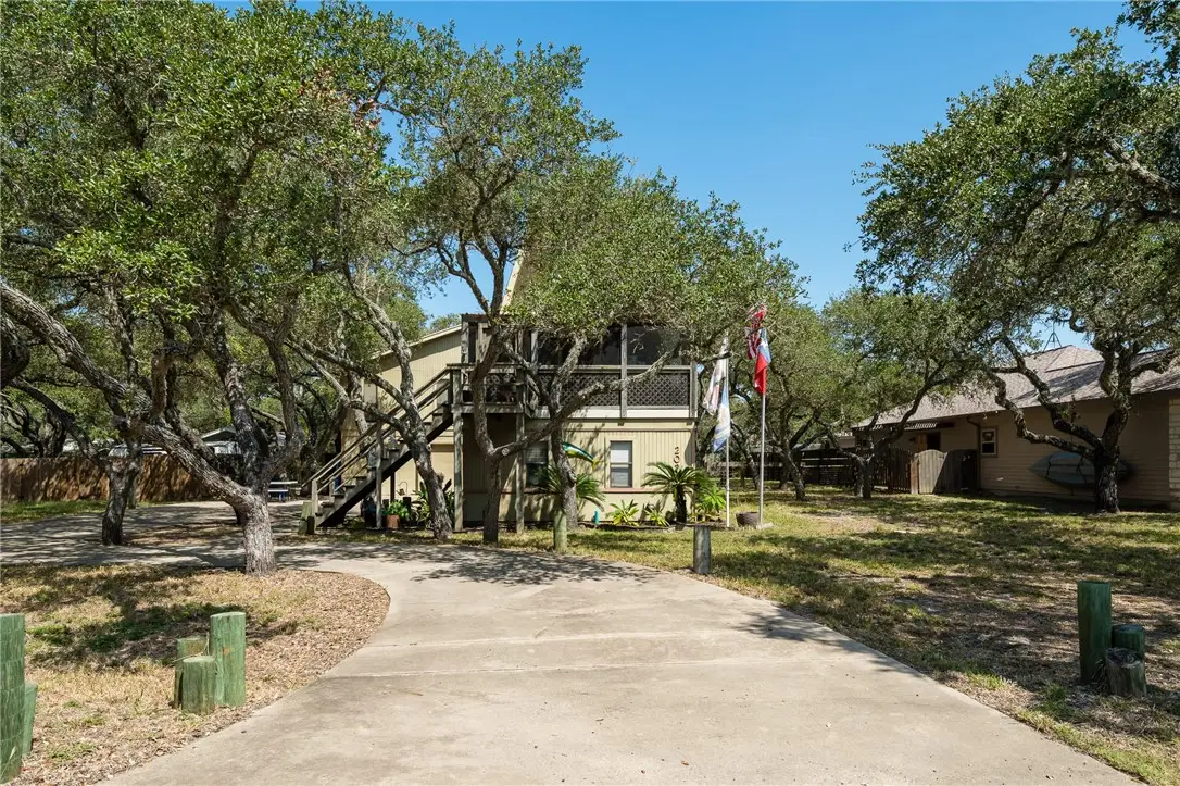 203 Timber Lane Loop, Rockport, TX 78382 - Image #1