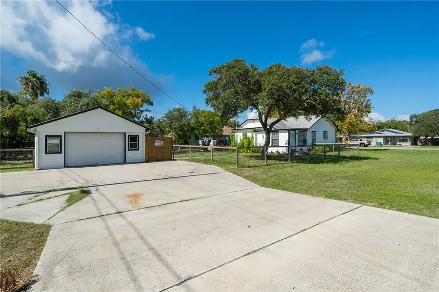 205 S 9th, Aransas Pass, TX 78336 - Image #2