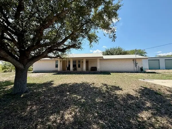 1069 Highway 72, Three Rivers, TX 78071