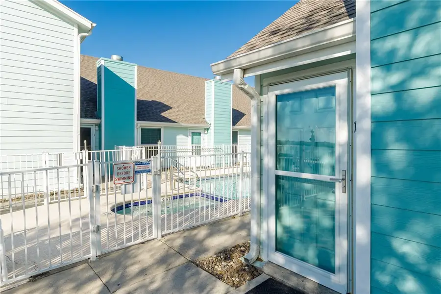 15201 Leeward Drive #A1, Corpus Christi, TX 78418 - Image #2