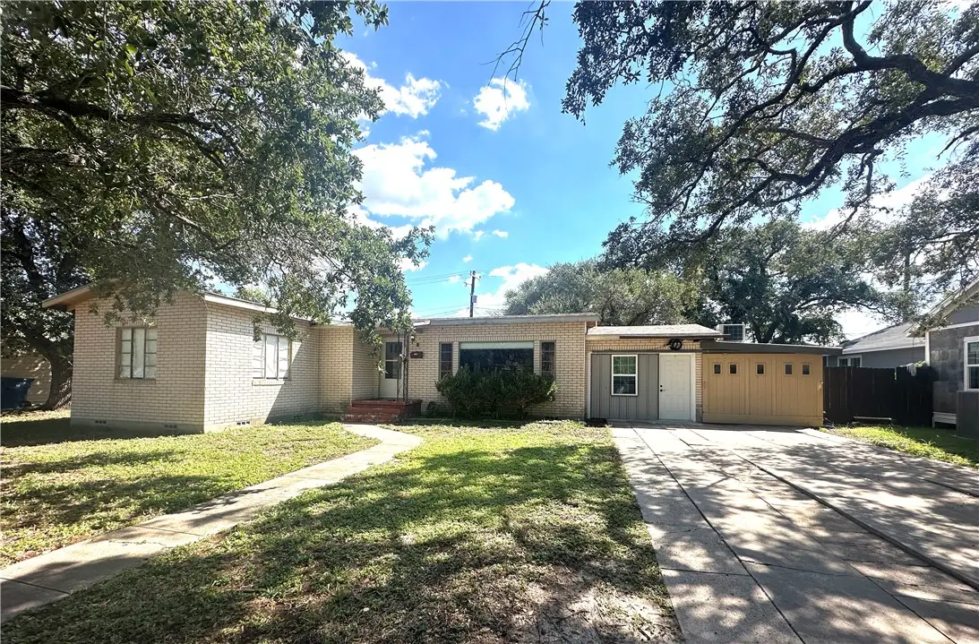 922 E Main Street, Sinton, TX 78387 - Image #1