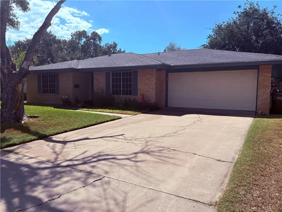 923 Lyndale Street, Kingsville, TX 78363 - Image #3