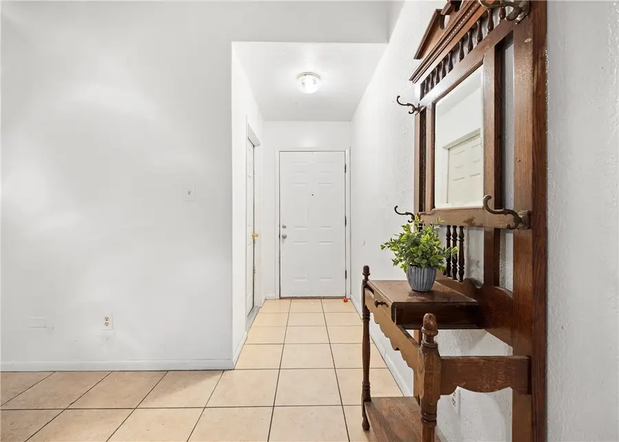 918 Crossbill Street, Corpus Christi, TX 78418 - Image #2