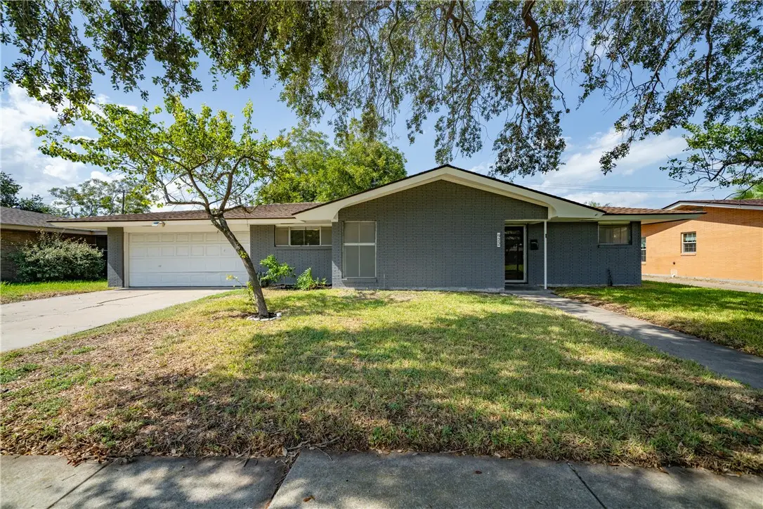 922 Carmel Parkway, Corpus Christi, TX 78411 - Image #1