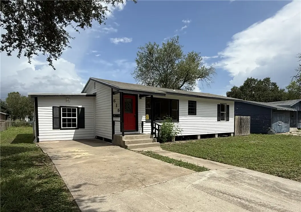 616 S Wanda Drive, Kingsville, TX 78363 - Image #1