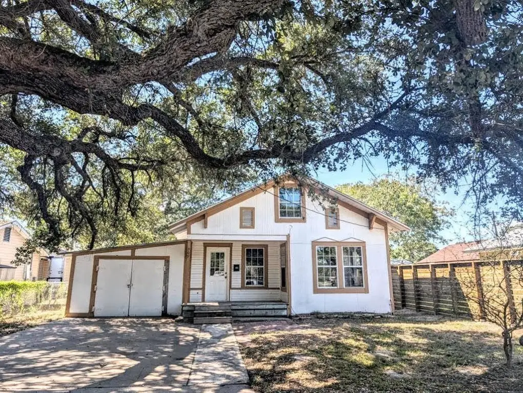 909 N Live Oak Street, Rockport, TX 78382 - Image #1