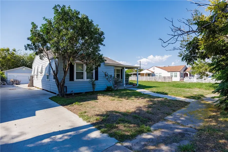 341 W Saxet Drive, Corpus Christi, TX 78408 - Image #2