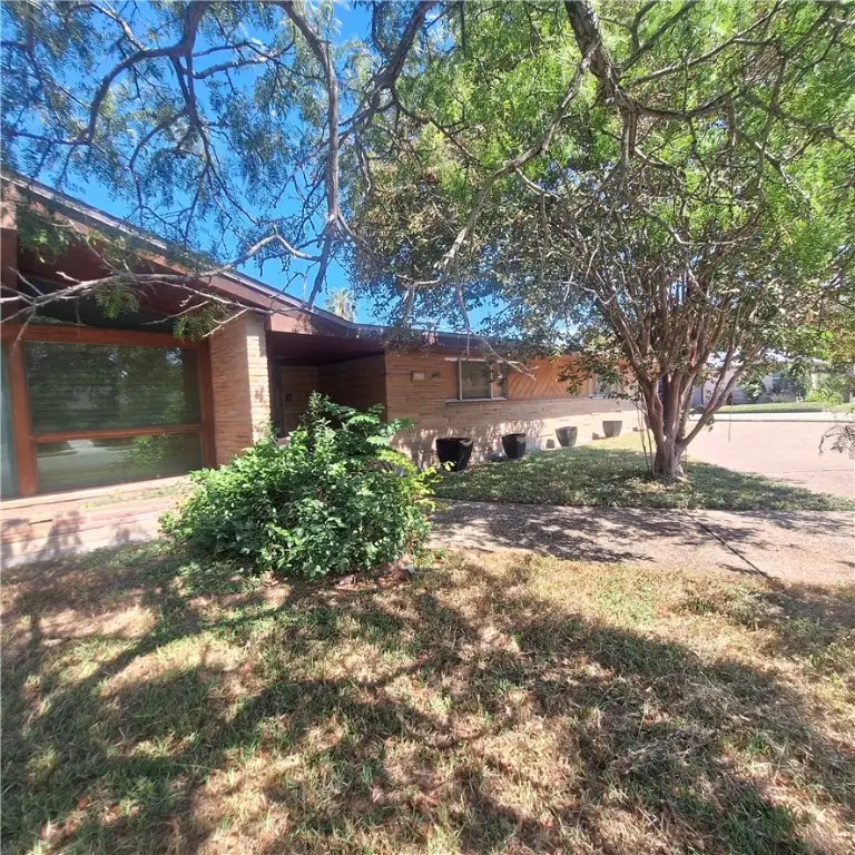 450 Bermuda Place, Corpus Christi, TX 78411 - Image #1