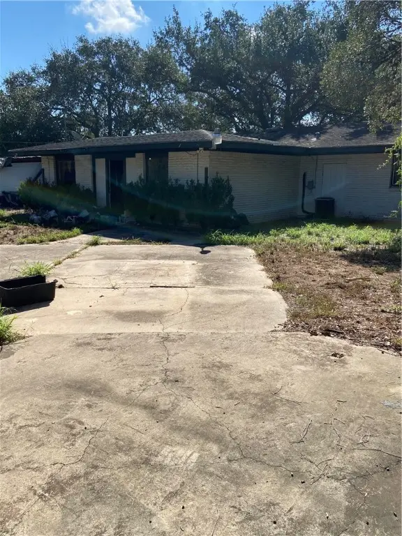 1807 Alta Vista Street, Alice, TX 78332