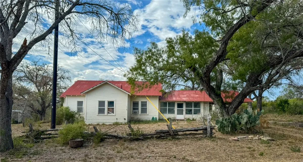 153 County Road 312, George West, TX 78022 - Image #1