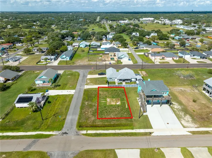 810 E James Street, Rockport, TX 78382 - Image #2