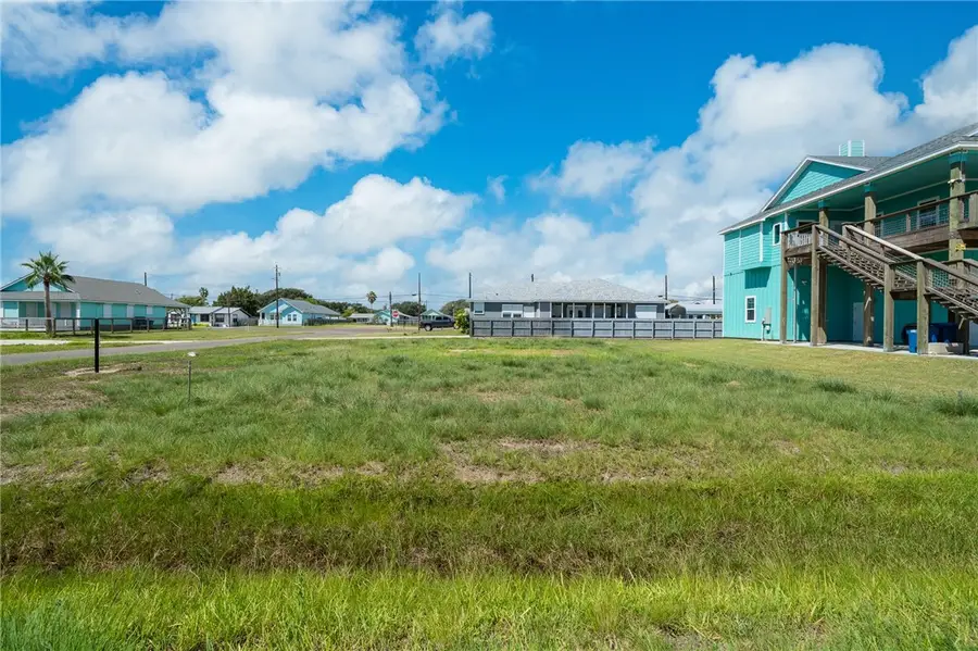 810 E James Street, Rockport, TX 78382 - Image #3