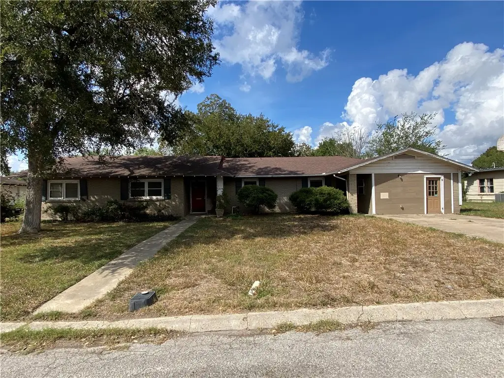 1211 Highland Avenue, Alice, TX 78332 - Image #1