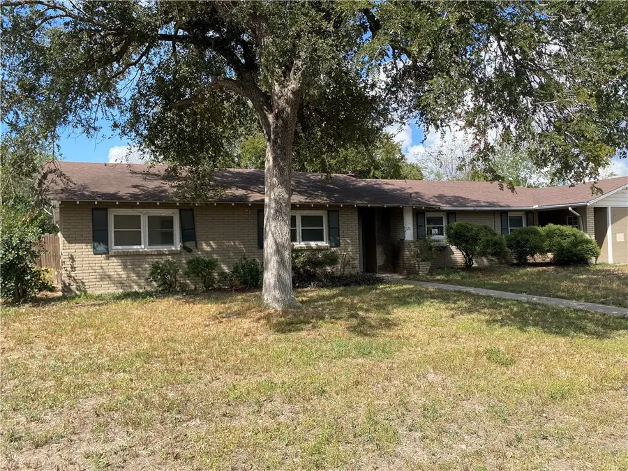 1211 Highland Avenue, Alice, TX 78332 - Image #2