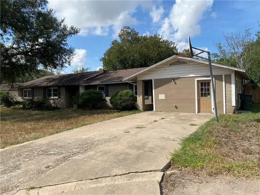 1211 Highland Avenue, Alice, TX 78332 - Image #3