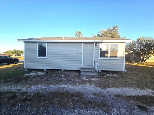 813 E B Avenue, Kingsville, TX 78363