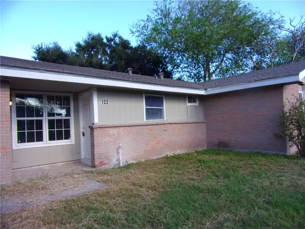 122 Green Trail Drive, Corpus Christi, TX 78405