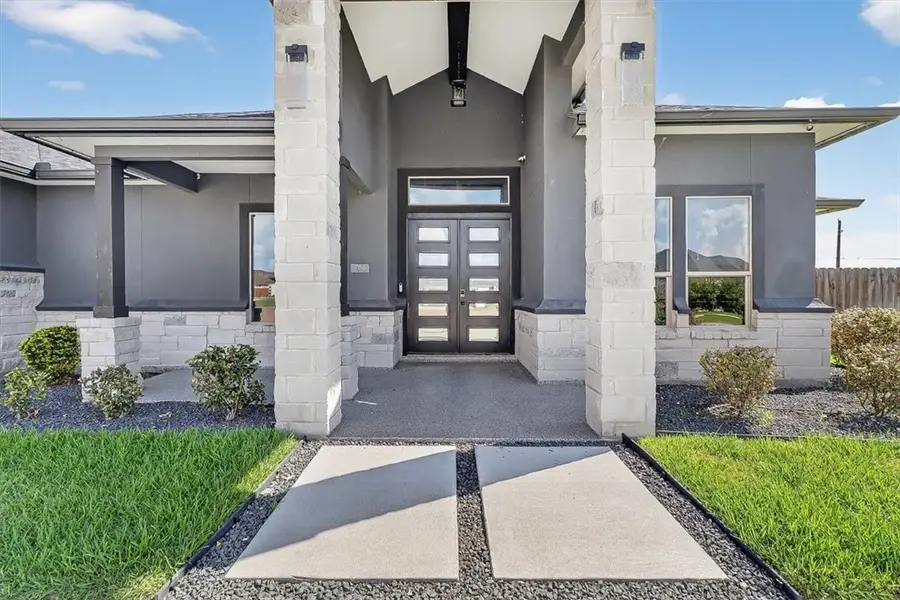 706 Eagle Creek Court, Corpus Christi, TX 78415 - Image #2