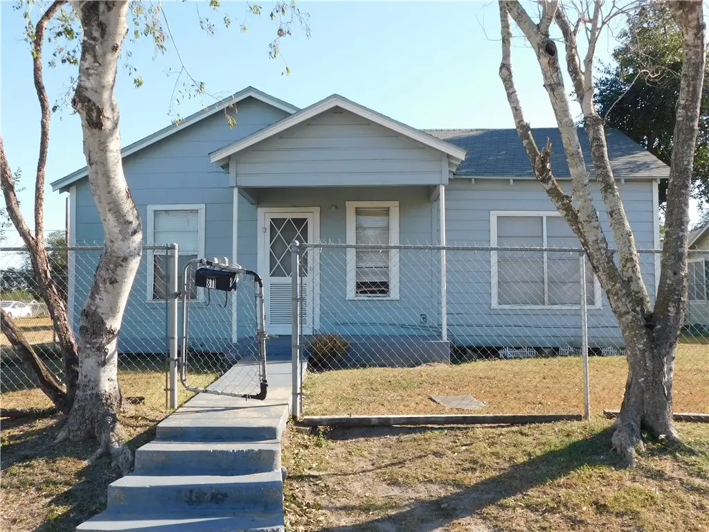 811 E B Avenue, Kingsville, TX 78363 - Image #1