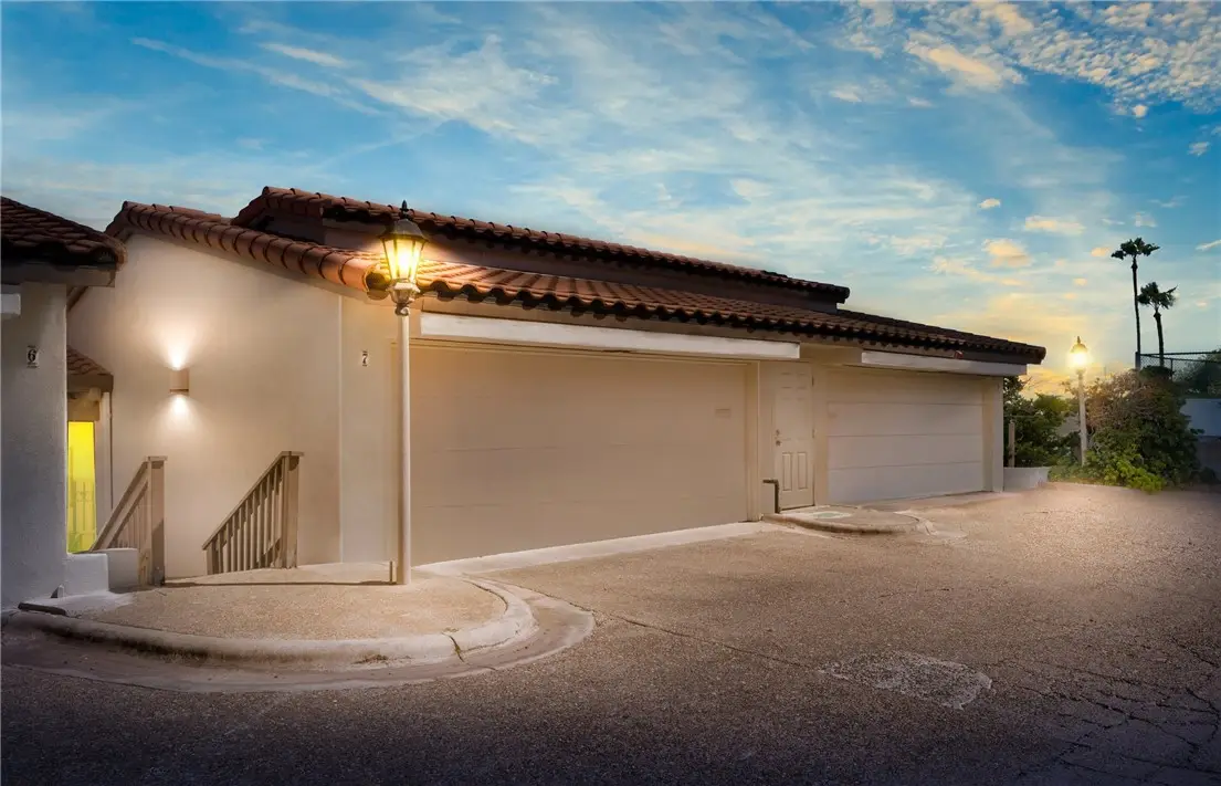 4270 Ocean Drive #7, Corpus Christi, TX 78411 - Image #1