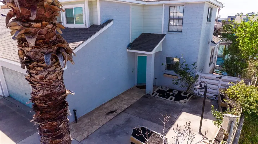 15337 Bowsprit Court, Corpus Christi, TX 78418 - Image #2