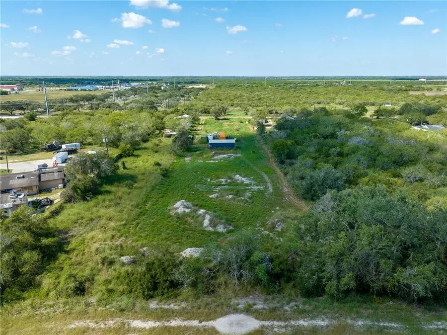 505 1/2 Cemetery Street, Sinton, TX 78387 - Image #2