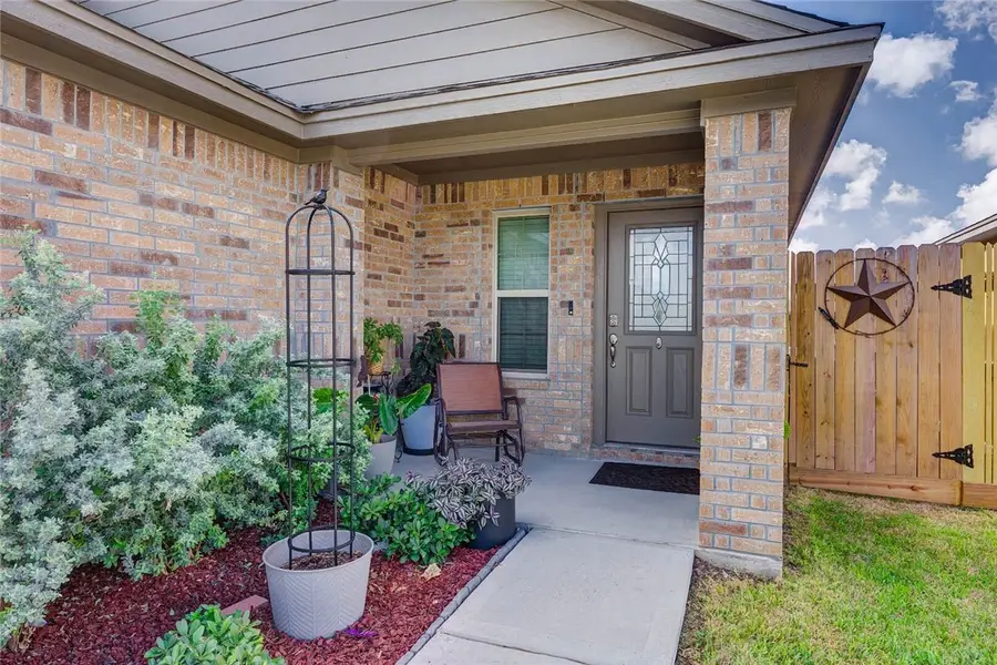 7621 Bullrider Drive, Corpus Christi, TX 78414 - Image #2