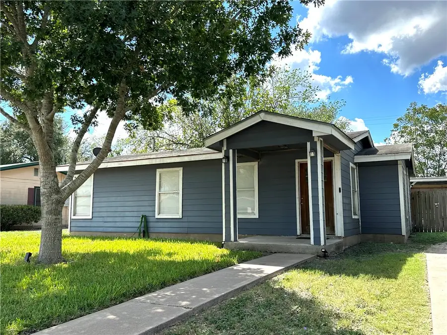 209 N Lightburne Street, Beeville, TX 78102 - Image #2
