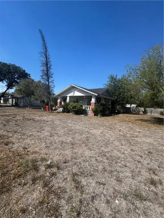 109 E Ligustrum Boulevard, Robstown, TX 78380 - Image #1