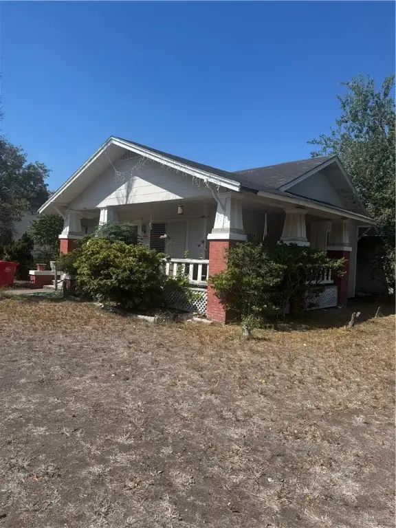 109 E Ligustrum Boulevard, Robstown, TX 78380 - Image #2