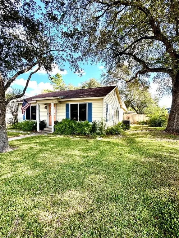 1504 N Adams Street, Beeville, TX 78102