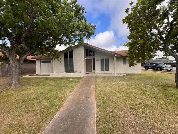 5801 Crestgrove Drive, Corpus Christi, TX 78415