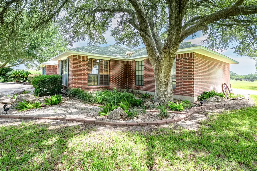 10416 N 7th Street, Pettus, TX 78146 - Image #2