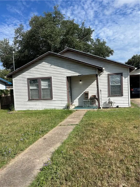 705 E Fannin Street, Beeville, TX 78102 - Image #2
