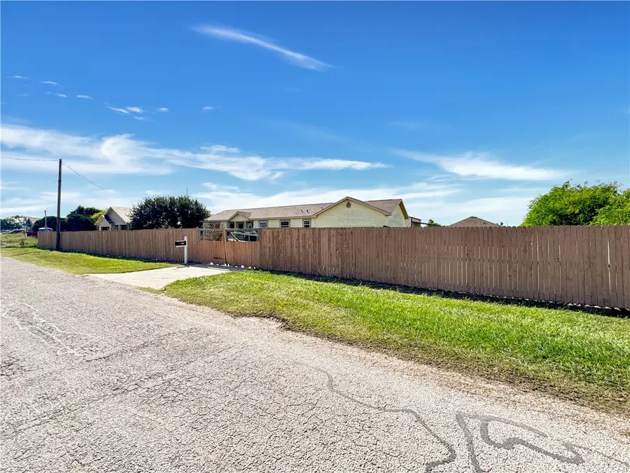 433 Valerie Street, Corpus Christi, TX 78418 - Image #2