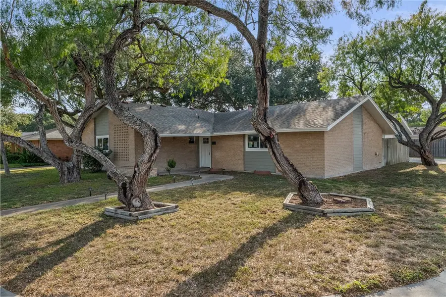 617 Coral Place, Corpus Christi, TX 78411 - Image #2