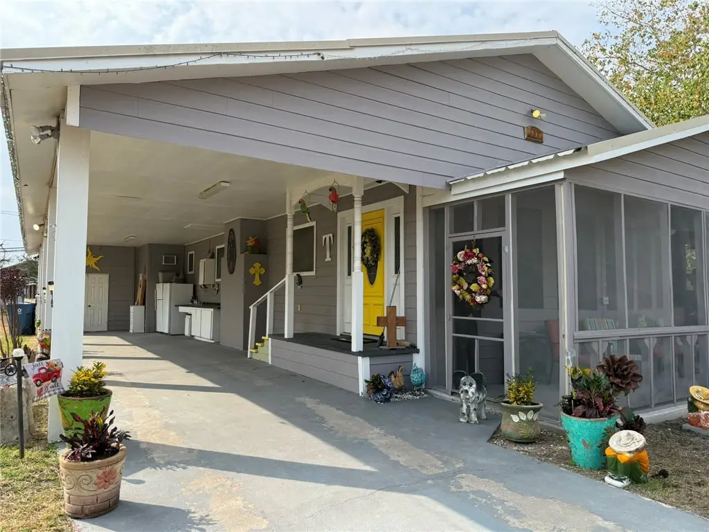 508 E Thornton Street, Three Rivers, TX 78071 - Image #1