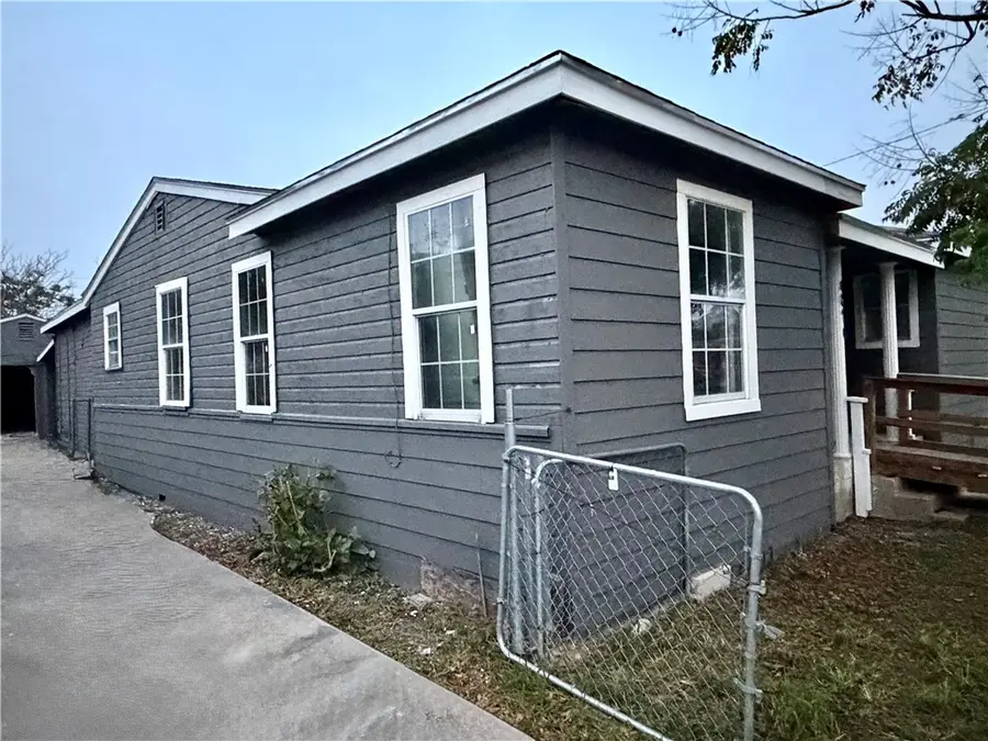 4026 W Vanderbilt Drive, Corpus Christi, TX 78415 - Image #3