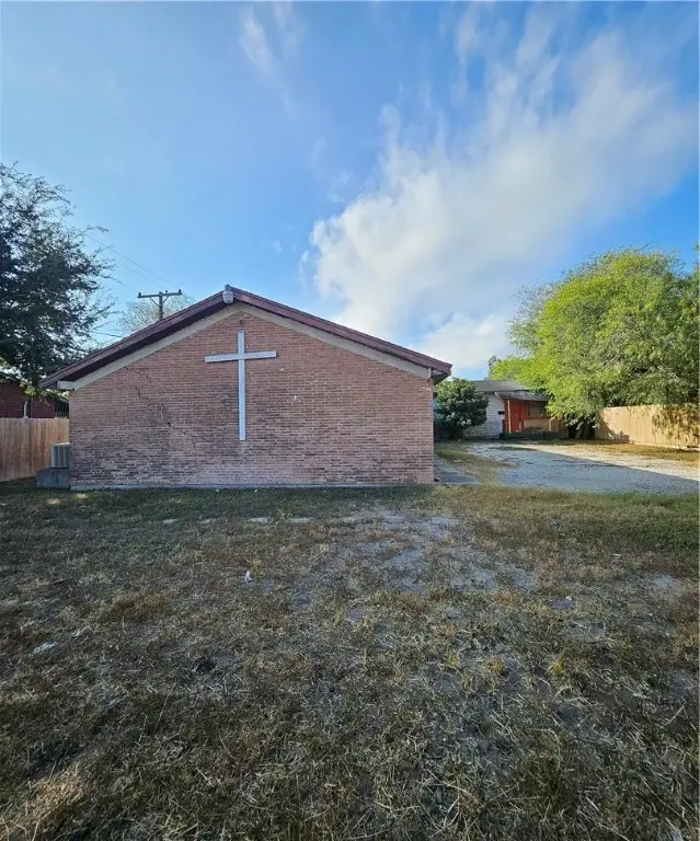 1225 E Lott Avenue, Kingsville, TX 78363 - #1