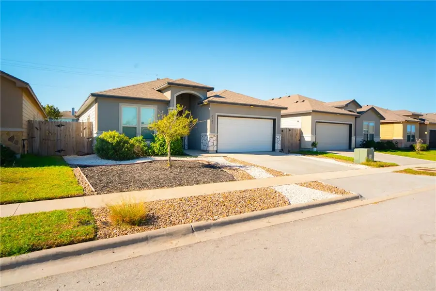 7521 Diamond Drive, Corpus Christi, TX 78414 - Image #2