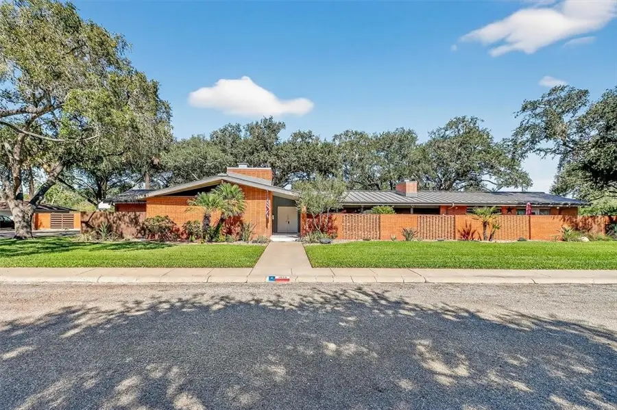 1813 Clare Drive, Alice, TX 78332 - Image #2