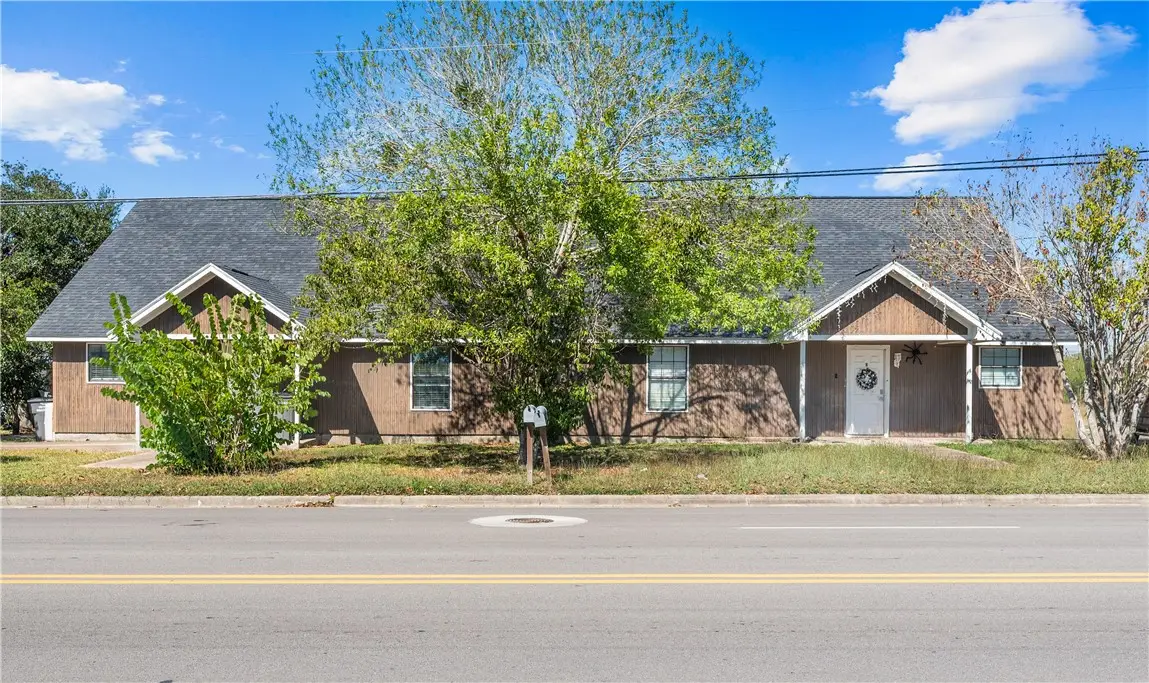 2904 Pleasant Green Drive, Victoria, TX 77901 - Image #1