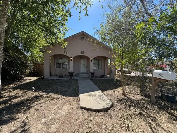 122 5th Street W, Alice, TX 78332