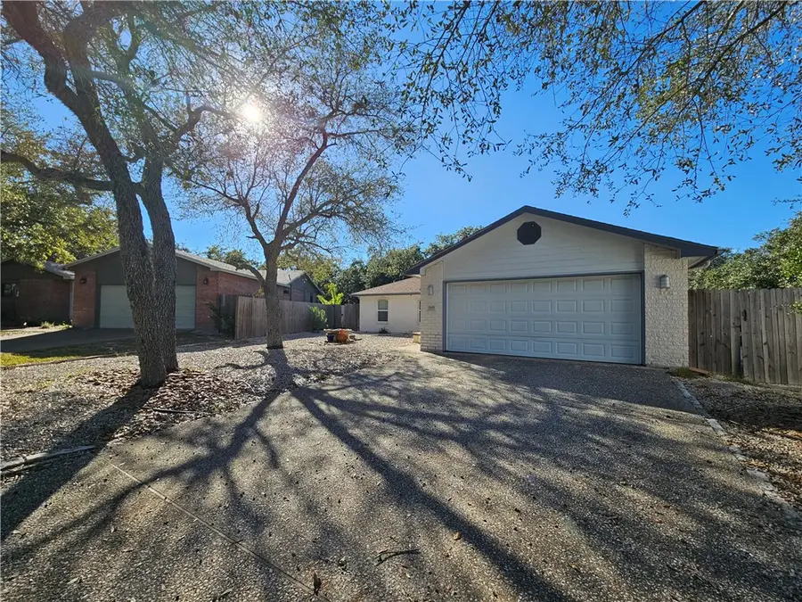 2105 Harbor, Rockport, TX 78382 - Image #2