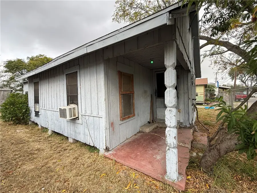 125 N Bluntzer Street, Corpus Christi, TX 78408 - Image #2