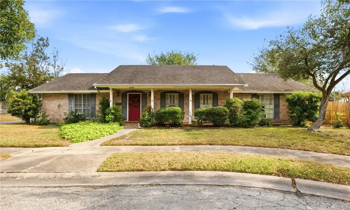 6410 Clearlake Circle, Corpus Christi, TX 78413 - Image #1