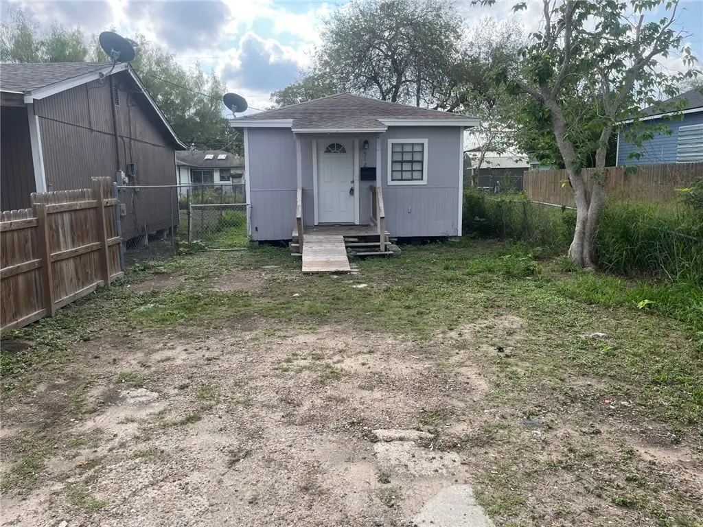 512 W Avenue F, Robstown, TX 78380 - Image #1